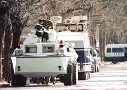 中, 한국대사관 장갑차 경비