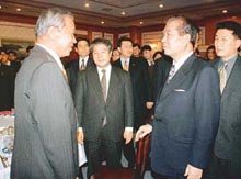 「경제살리기」바쁜 행보