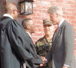 클린턴, 용산 미8군 메모리얼교회 방문