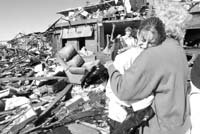 토네이도가 할퀸 주택가