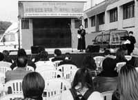 '여성의 손으로 정치를 바꾸자'