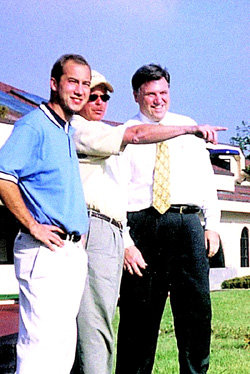 리츠칼튼CC의 그린을 살펴보고 있는 '외국인 3총사'. 오른쪽이 하드맨.