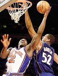 래리 존슨(왼쪽)의 2점