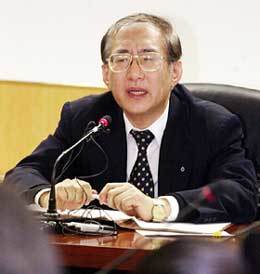 주원태 외환은행상무가 2일 오전 한국부동산신탁이 최종부도 처리됐음을 공식 발표