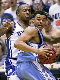 32점을 넣은 제이스 윌리엄스(왼쪽)는 수비에서도 한몫했다.