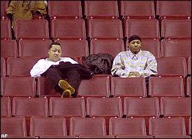 굳은 날씨 탓에 텅빈 퍼스트 유니온 센터