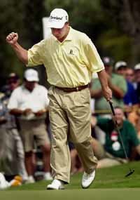 듀란트가 마지막라운드 16번홀에서 버디퍼팅에 성공한후 환호하고 있다.