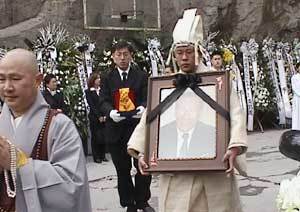 고 정주영 명예회장 발인.