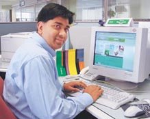 유니텔에서 일하는 인도인 프로그래머 사티야 카말 나얀.
