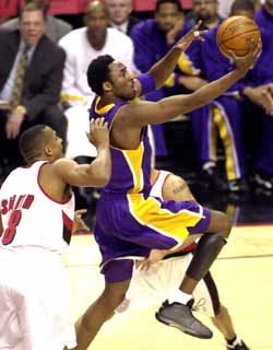 코비의 레이업 슛