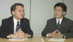 양건 학장(왼쪽) 이인화 교수