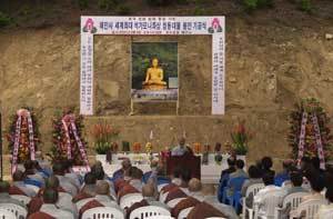 청동대불 기공식이 해인사에서 스님과 신도2000여명이 모인 가운데 열렸다