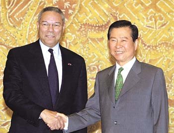 金대통령이 27일 콜린 파월 美장관을 접견하고 있다