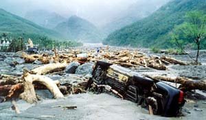 수마가 할퀸 현장