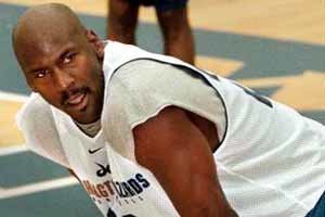 부상전 워싱턴 위저즈 선수들과 복귀를 위한 훈련을 하던 조던