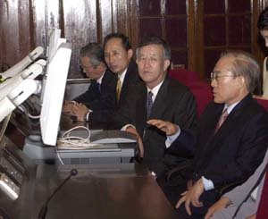 이회창 총재가 20일 싱가포르 대법원을 방문