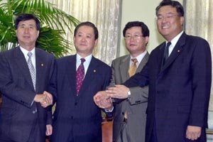 김태식특위위원장 내정자와 3당 간사들이특위명칭 특위진행등을 논의하기위해 모였다