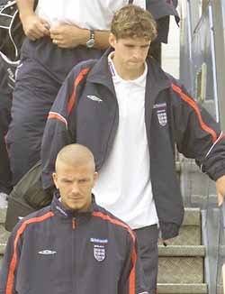 잉글랜드 데이비드 베컴(밑)