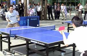 보통 탁구와는 다른 재미를 느낄 수 있는 길거리 탁구. 홈페이지에서 행사 참여 예약이 가능하다.