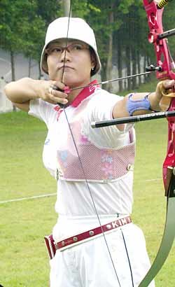 양궁대표팀의 리더인 김경욱은 “이번 대회에서 후배들과 함께 한국 양궁의 진면목을 꼭 보여주겠다”고 다짐했다
