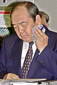 '대통령 친인척 L씨'-이형택전무