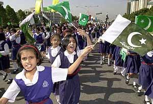 파키스탄 초등생 '테러는 안돼요'