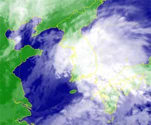 27일 밤11시현재  위성사진