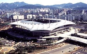 2002년 월드컵축구대회 주경기장이자 동양 최대의 축구전용구장인 서울월드컵경기장이 10일 개장식을 갖는다