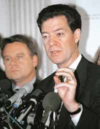 '규제법안 꼭 채택' 샘 브라운백 미국 상원의원