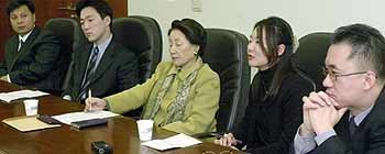 오른쪽부터 독자위원 김용훈 김한아 한정신 최준혁 조형오씨