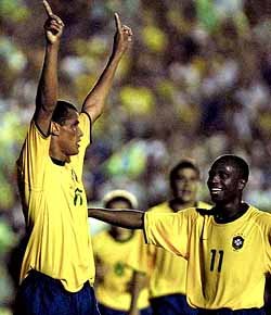 브라질은 한국 등 8개팀으로부터 친선경기 제의를 받았다.