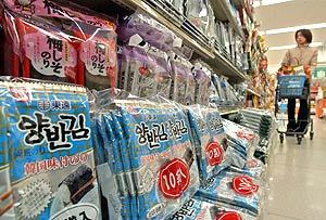 도쿄의 한 대형유통업체 매장에 진열된 한국산 김.