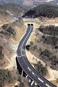 11월26일 개통된 영동고속도로 횡계-강릉구간.