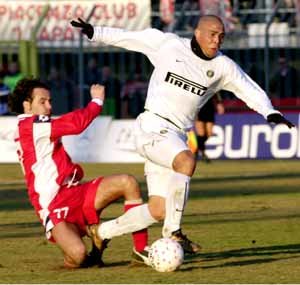 호나우두(오른쪽)는 24일 열린 이탈리아 세리에 A 피아첸차전에서 또 왼쪽 허벅지 부상을 당했다.