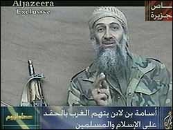 군복입고 미국 비난