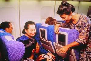 서울 출발 싱가포르항공 전편의이코노미 좌석에 설치된 '크리스월드'