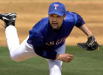 박찬호가 3일 신시네타 레즈와의 시범경기에 첫 등판,다이내믹한 투구폼으로 강속구를 던지고 있다.