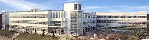 최첨단 정보화시설을 갖춘 디지털학교로 탈바꿈한 계동 중앙중의 신축 교사