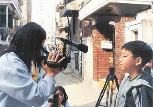 유소라양이 디지털영화 '난중일기'을 찍고 있는 모습.
