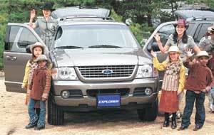 포드세일즈서비스코리아는 뉴 익스플로러 신차발표회에 7명의 각국 어린이 모델을 활용했다.