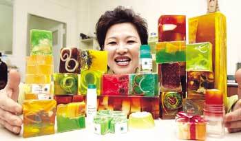 '비누만들기 DIY' 강의를 여는 에코 랩의 이해연 대표