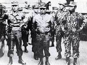 국사 교과서에서 5·16을 혼란에서 안정으로 가는 과정으로 묘사했다는 지적이 제기됐다.