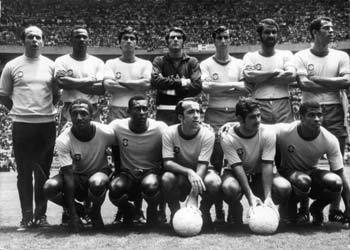 1970년 멕시코월드컵 출전 브라질축구대표팀이 펠레(앞줄 왼쪽에서 두번째)를 중심으로 포즈를 취했다.