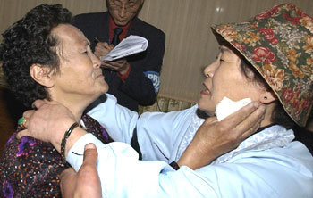 “어머니는 어디 가시고…”