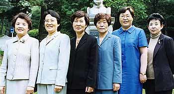 이광옥 김수지 이경혜 이자형 이광자 변영순 교수(왼쪽부터)