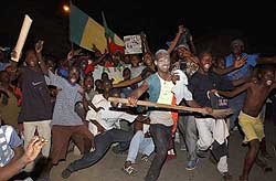 세네갈의 아프리카 선수권 준결승 진출을 기뻐하는 다카르 시민들
