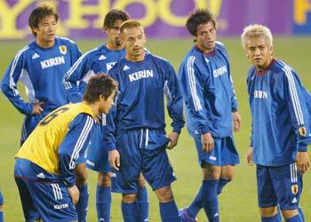 3일 벨기에와 첫 경기를 하루 앞두고 시즈오카 훈련장에서 일본 대표팀 선수들이 진지한 눈빛으로 훈련에 임하고 있다.