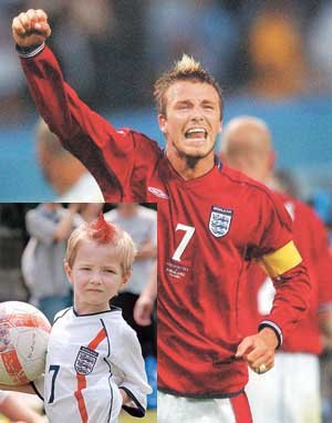 ‘환호하는 어른 베컴과 진지한 꼬마 베컴.’