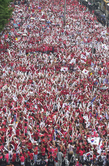 광화문거리를 가득 메운 30만여명의 시민/사진=권주훈기자