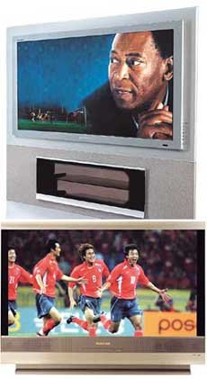 삼성의 PDP TV(위)와  LG의 '월드컵 골드' LCD TV